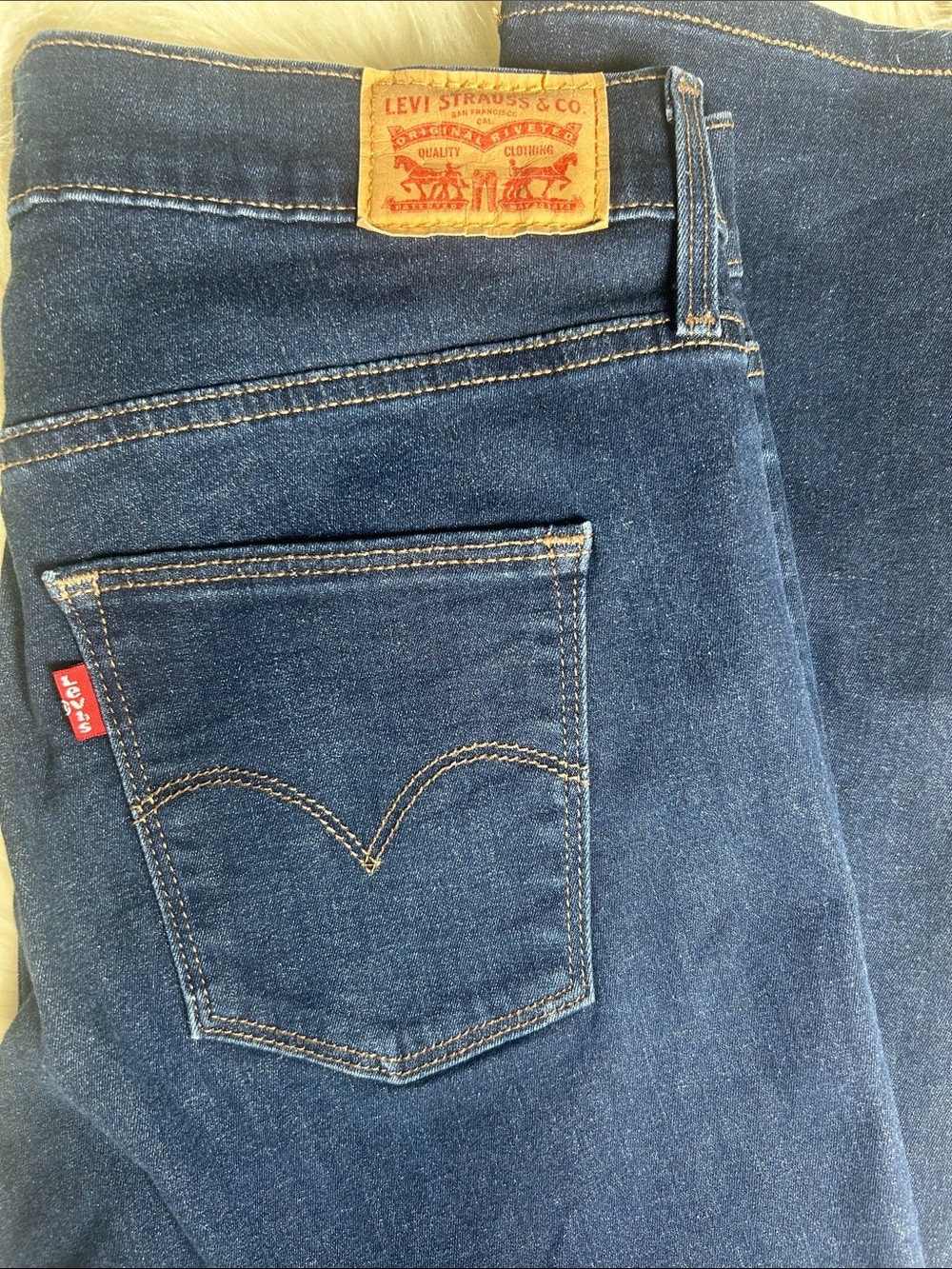 Levi's Jeans Women's Size 31 Slimming Bootcut High Rise Jeans Stretch